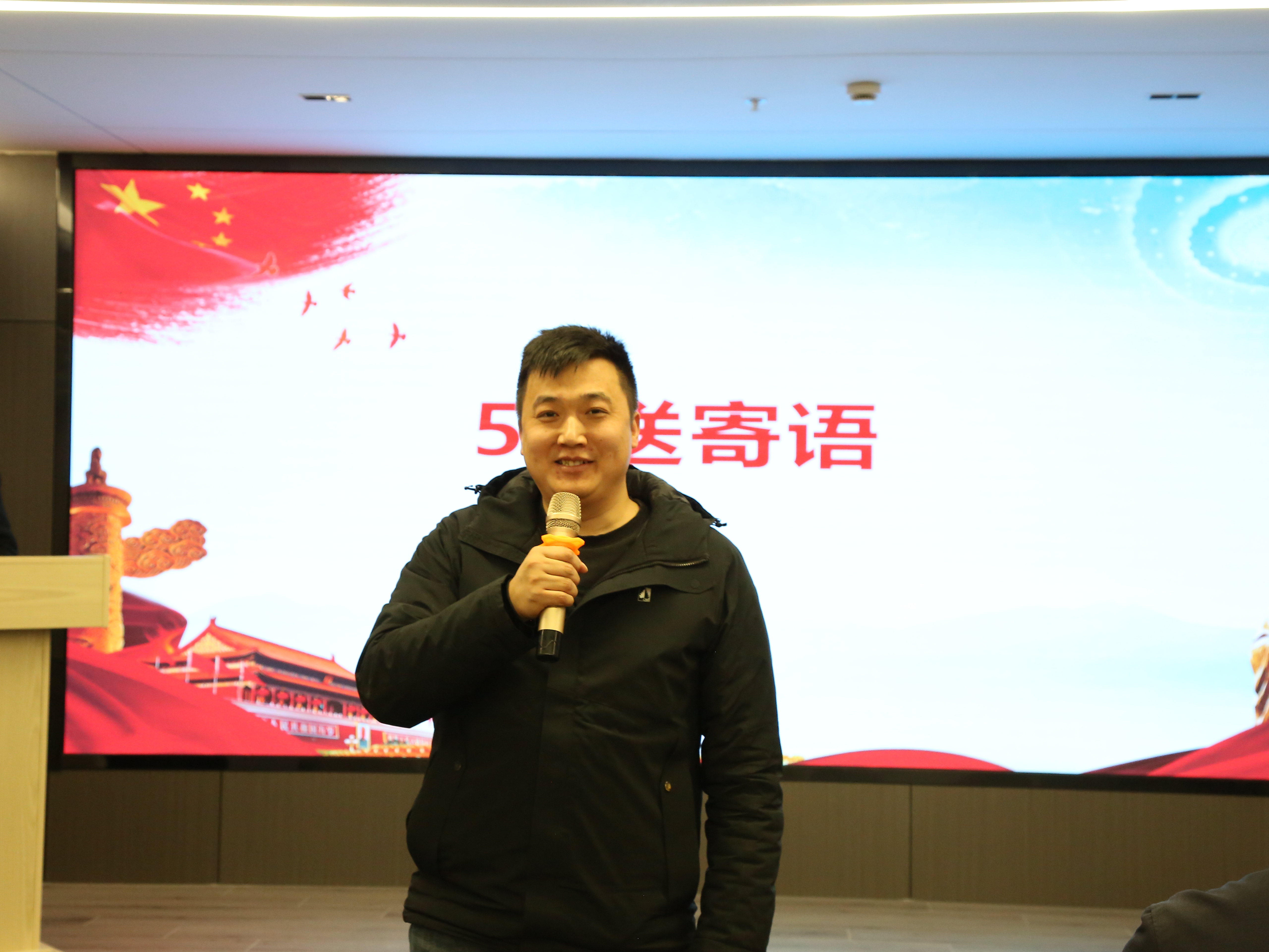 正在上傳...