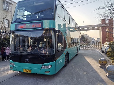 車輛放學后停靠在永豐實驗學校門口.jpg