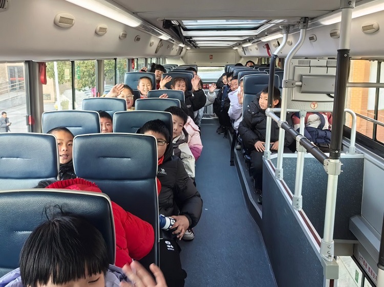 車廂內小孩照片.jpg